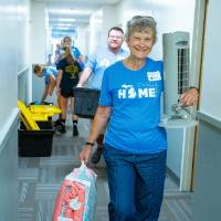 Alumni help at Move-In